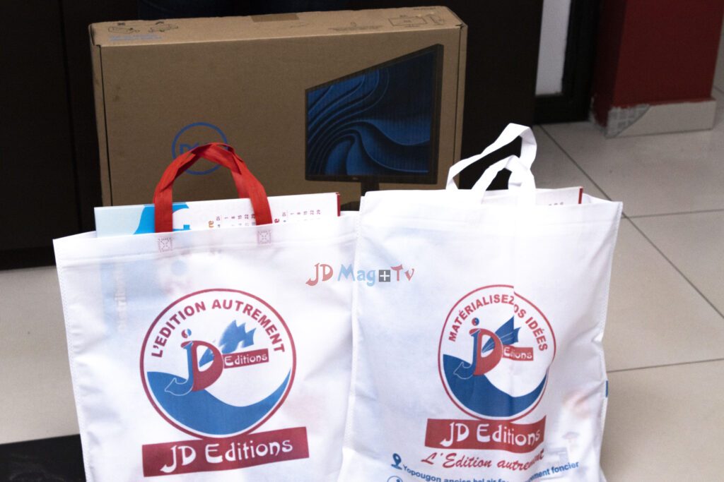 Actions sociales / Don de JD Éditions au Collège Mitterrand de Yopougon