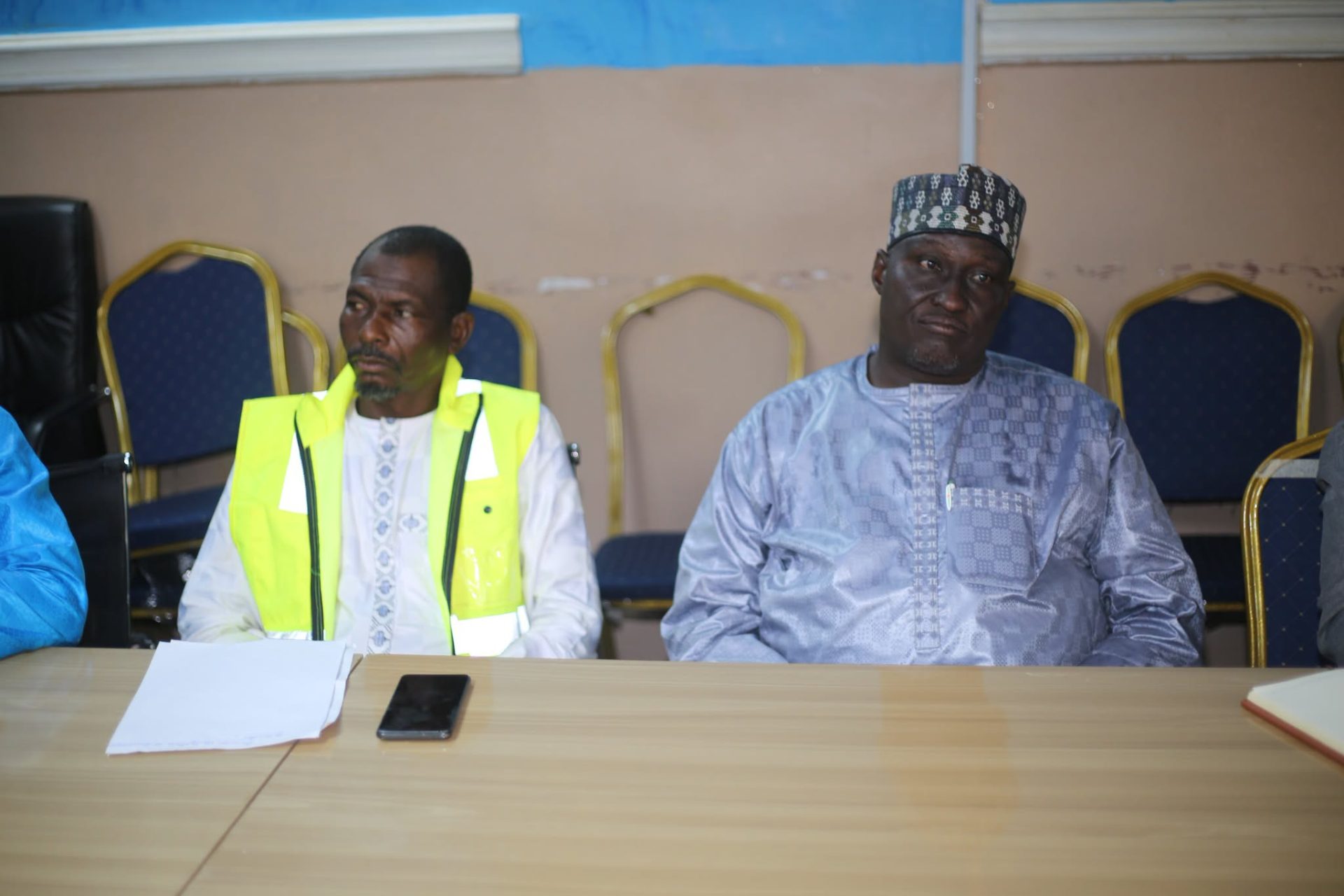 Niger / Collège scientifique de Zinder : La Ministre Dr Élisabeth Shérif échange avec les entreprises en charge des travaux.