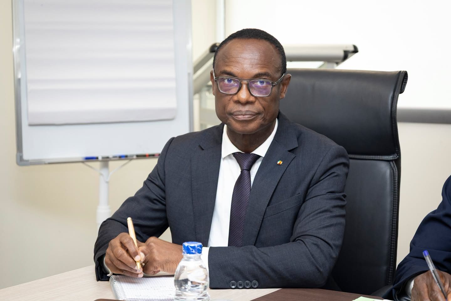 Excellence et mérite : Le ministre N'Guessan Koffi rend hommage à l'instituteur Jean-Honorat Yed