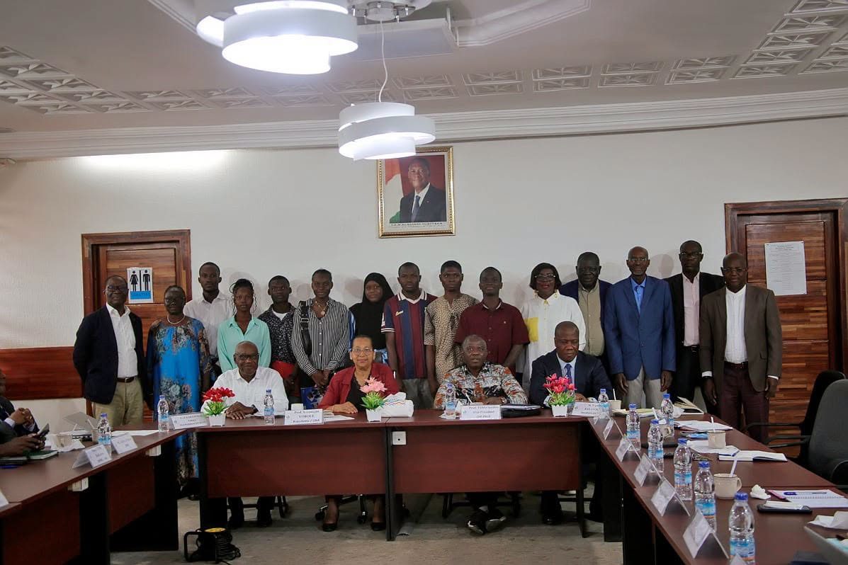 Excellence académique : Dix étudiants de l’Université Nangui Abrogoua honorés à la Journée du Mérite de Yopougon