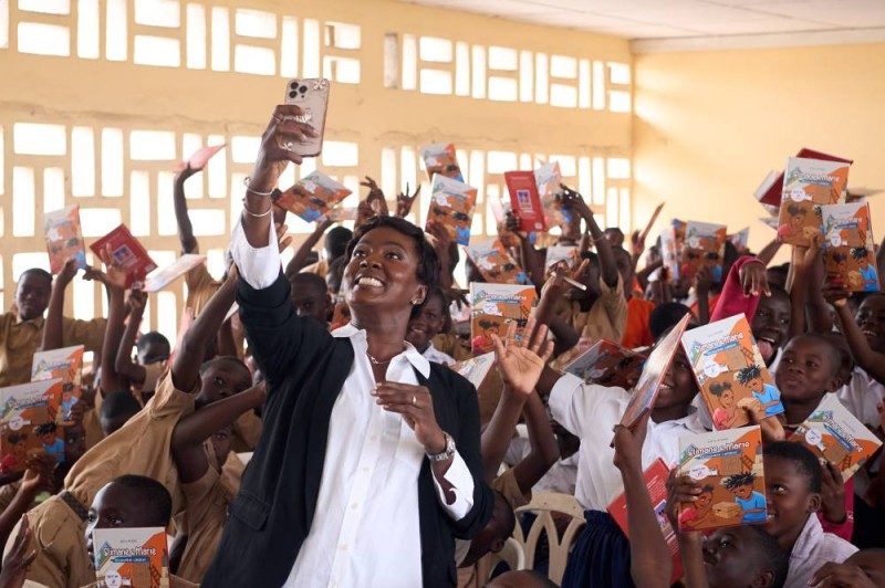 Promotion de la lecture : Léticia Traoré-N’Cho fait don de 300 bandes dessinées au Lycée municipal de Koumassi