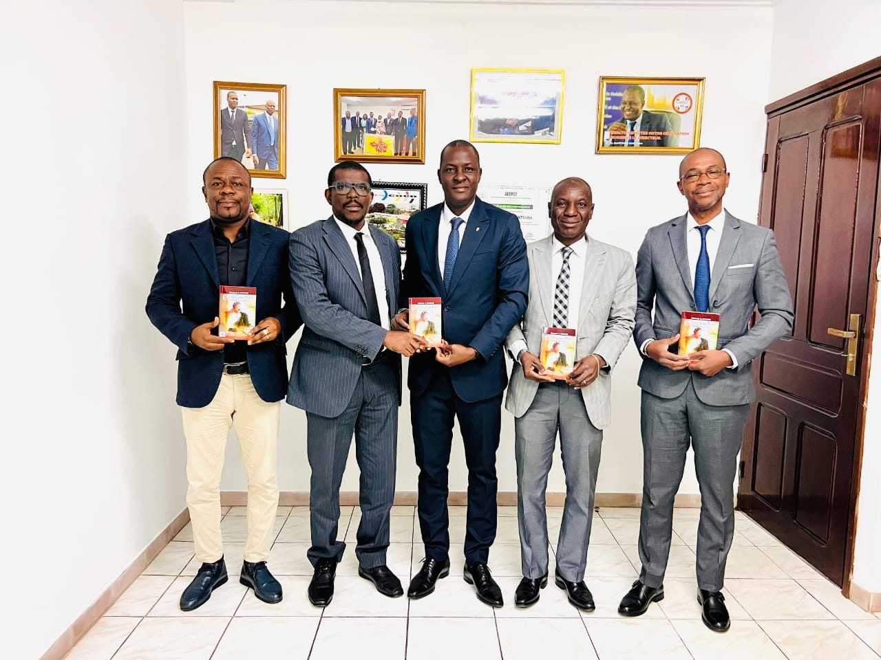 Quand la plume d’Edmond KOUASSI prône la paix : un message inspirant au Centre de Recherches Océanologiques