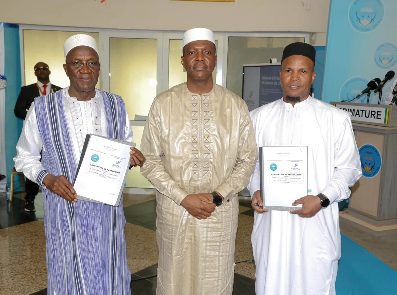 Mali / Signature à la primature d’une convention stratégique entre l’AGEFAU et les ministères en charge de l’éducation et de l’emploi