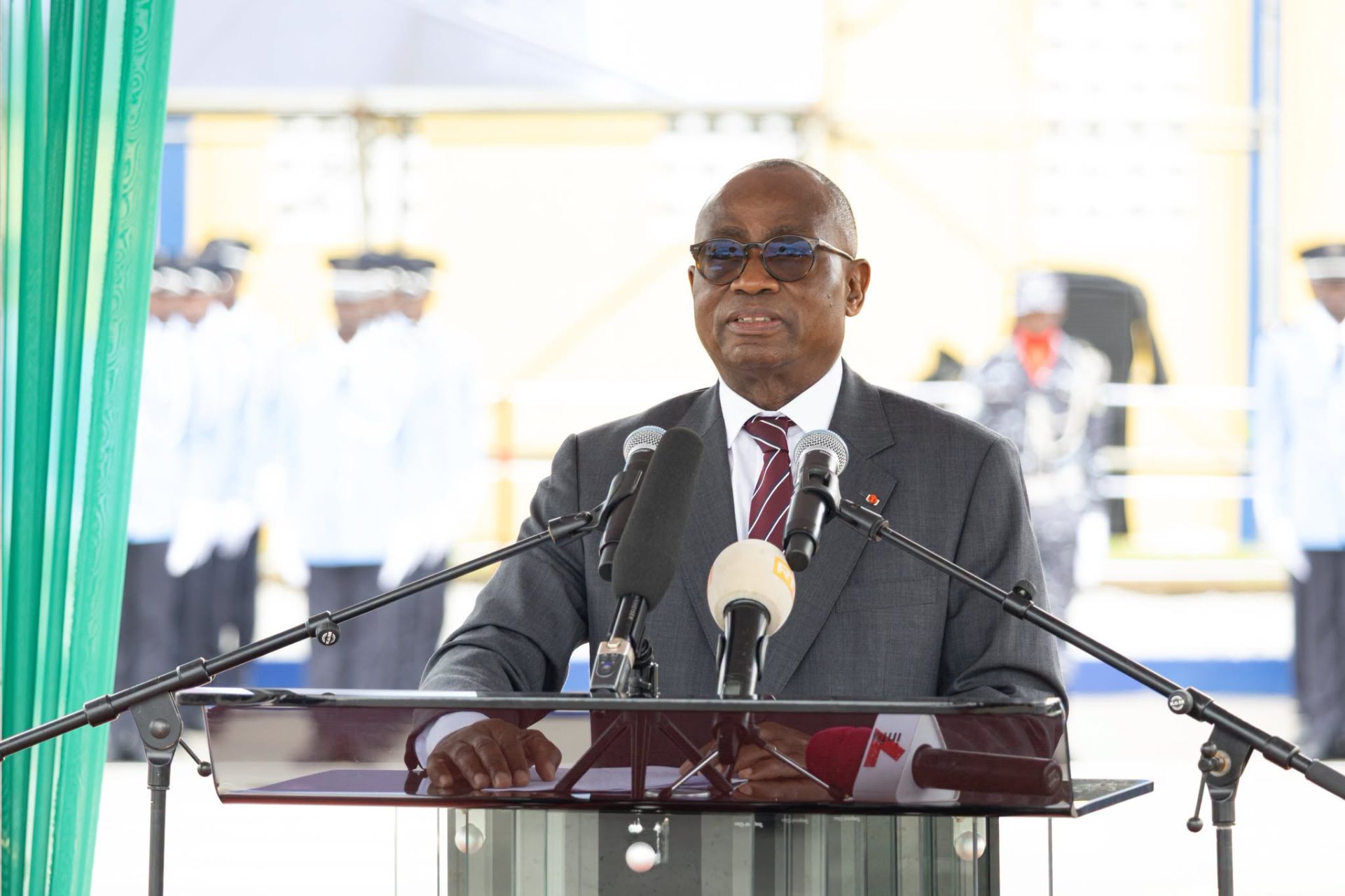 Examens et concours : 2 389 nouveaux sous-officiers de police reçoivent leurs épaulettes sous le parrainage du ministre N'Guessan Koffi.