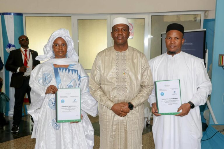 Mali / Signature à la primature d’une convention stratégique entre l’AGEFAU et les ministères en charge de l’éducation et de l’emploi