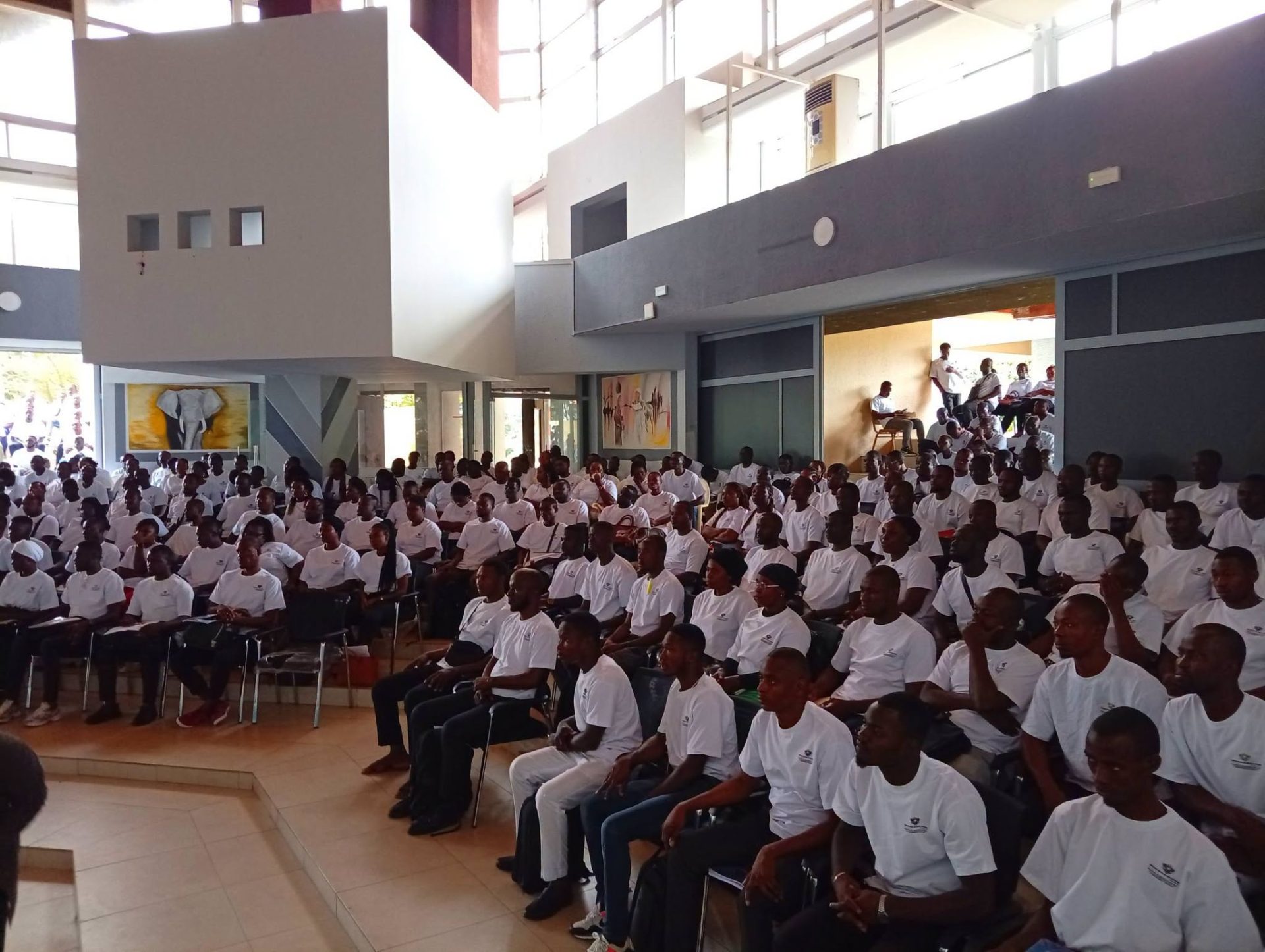 Yamoussoukro : Le DRENAET effectue une visite de terrain sur les sites de formation des enseignants contractuels de Physique-Chimie